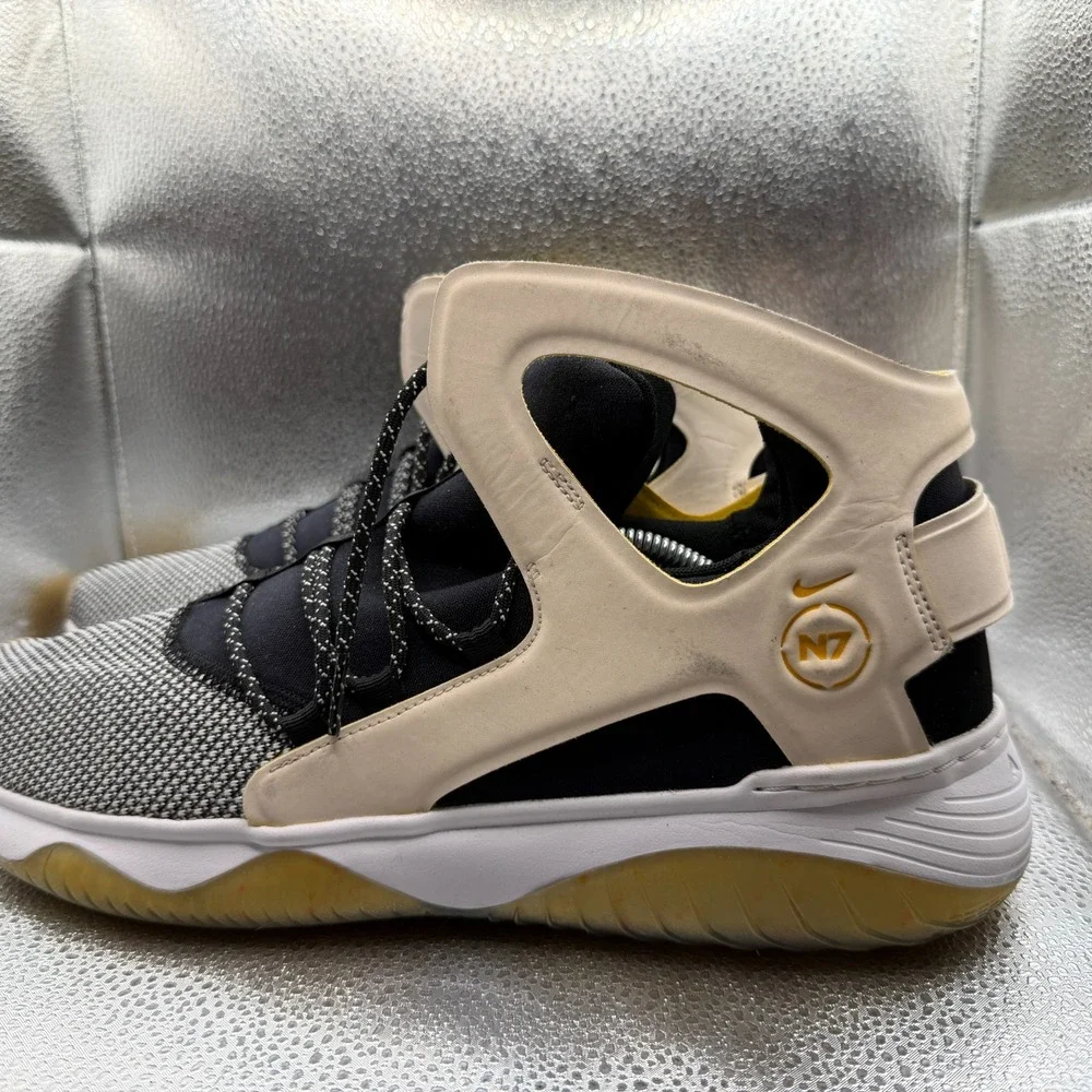 Size 13 Nike Air Flight‎ Huarache ULTRA N7 White Black Mens Sneakers 880855-117